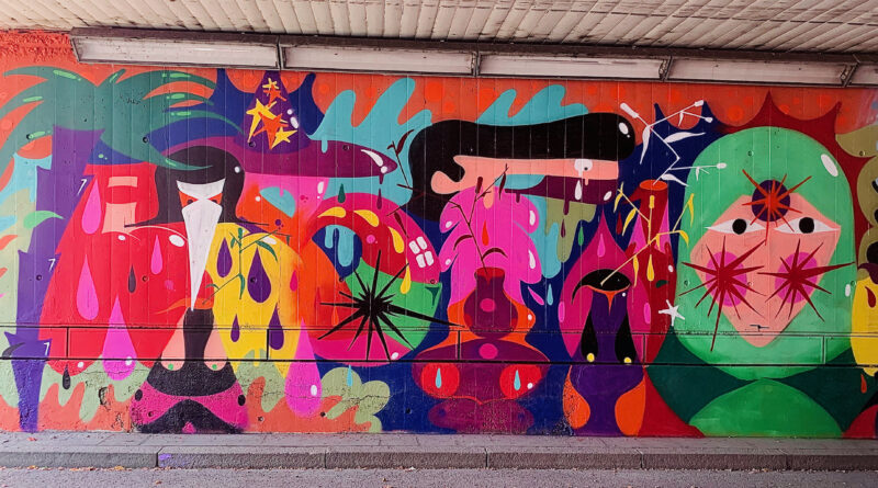 Ein farbenfrohes Graffiti an einer Hauswand