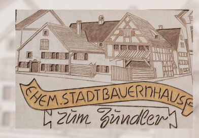Eine Malerei an einer Hauswand an der Rotergasse, ecke Lindauer Straße die einen alten Bauernhof mit Fachwerk zeigt und den Schriftzug ehemaliges Stadtbauernhaus zum Zündler