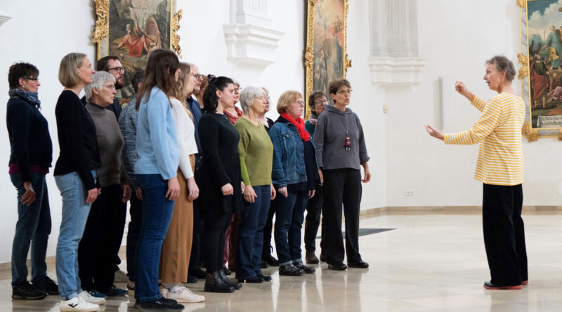 Erwachsenenchor der Musikschule Memmingen singt im Kreuzherrnsaal