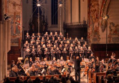 Der Konzertchor St. Martin bei einer festlichen Aufführung im Kirchenraum