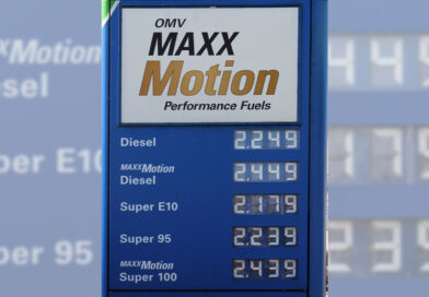Hohe Spritpreise: Mitfahrplattform „fahrmob“setzt auf Fahrgemeinschaften Die Front einer Tankstellen-Zapfsäule mit Preisabgaben zu verschiedenen Kraftstoffen