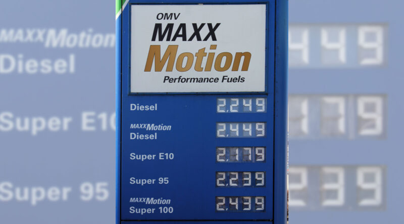 Hohe Spritpreise: Mitfahrplattform „fahrmob“setzt auf Fahrgemeinschaften Die Front einer Tankstellen-Zapfsäule mit Preisabgaben zu verschiedenen Kraftstoffen