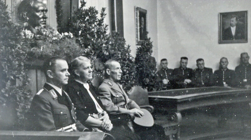 Vortragsreihe des Historischen Vereins Memmingen Ein schwarz-weiß-Foto von Bürgermeister Dr. Heinrich Berndl bei einer Feier zum 75. Geburtstag seines Stellvertreters Hermann Schweyer im Jahr 1943